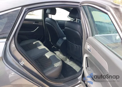 2018 Hyundai Sonata Sport 2.0T z USA, uszkodzony, nr VIN 5NPE34ABXJH668977